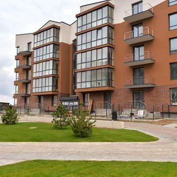 Продаж 3к квартири з окремим входом в цокольному поверсі 67м.кв у с. Струмівка ЖК Гордість