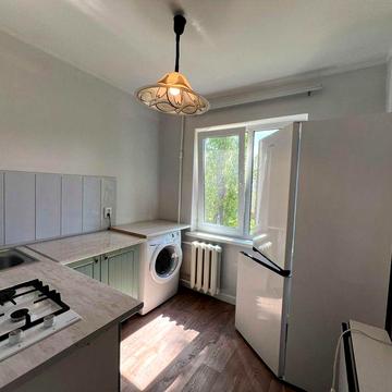 Продам 2 кімнатну квартиру біля парка Марка Твена.