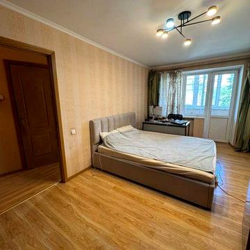 Продаж 1 кімнатної квартири біля центру. Цегляний будинок