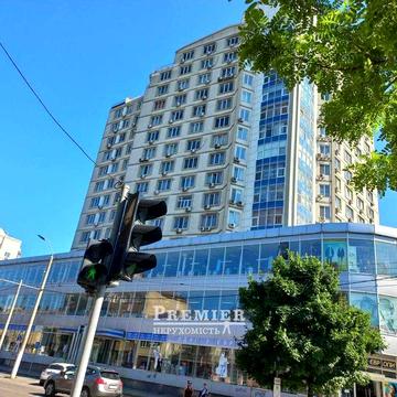 Пропонується  сучасна  квартира  з панорамними  вікнами у центрі  міста