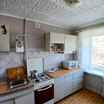Сдам хорошую 2 комнатную  квартиру на проспекте Поля внизу