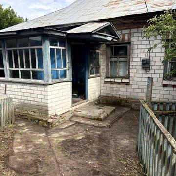 Продається будинок із земельною ділянкою
