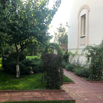 Продається будинок з басейном і банею від власника