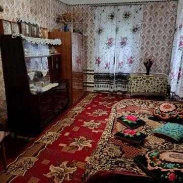 Продаж будинку з комунікаціями в с.Зеленькі.