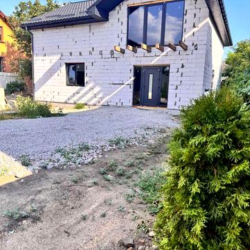 Дім-новобудова.Олексіївка.З великим участком 6сот.Комунікації на участку.