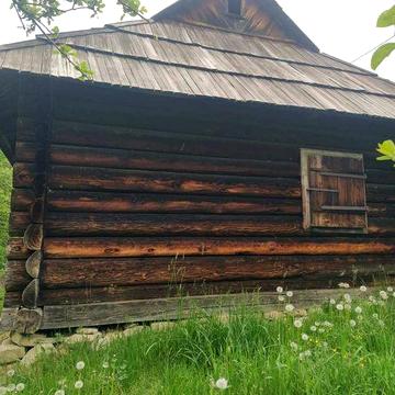 Продається стара хата на розбір