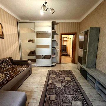 Продається квартира пр-т Льва Ландау 191, є підвал та окремий двір