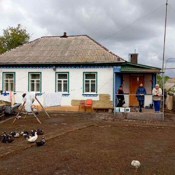 продам пів хати в селі