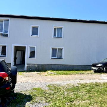 Оренда 4 кімнатноі квартири в наварії