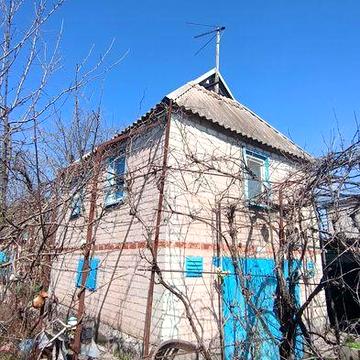 Продам дачу з будинком, гаражем і скважиною