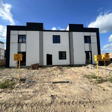 Продам котедж з міськими комунікаціями, по зпду Дріади
