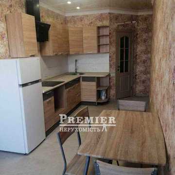 Продам квартиру  з ремонтом на Бочарова.