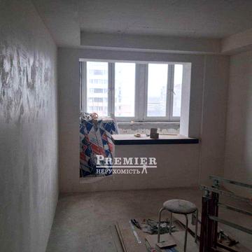 Продам 4 кімнатну квартиру на Заболотного. Поряд з ТЦ Сімя