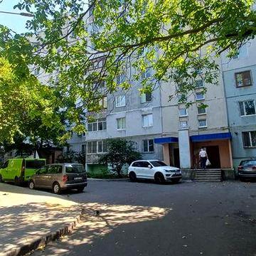 Продаю 1 квартиру ра-он космоса ул. Космонавтов