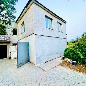 Продажа 2х этажной квартиры со своим двором и гаражом в Б. Коренихе!
