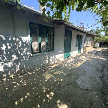 Продам часть дома в общем дворе по ул. Шабской г.Белгород-Днестровский