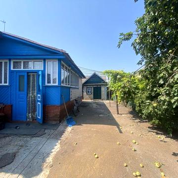Продам будинок з господарськими спорудами