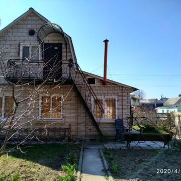 Центральна, 8
