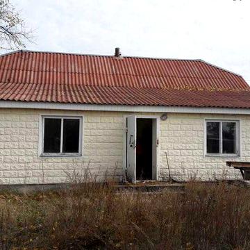 Втомились від сирен,вибухів та людей? Цей будинок для вас. Власник.