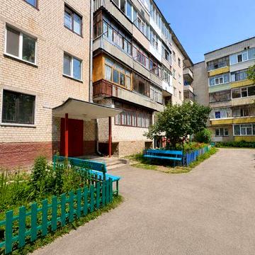 Продається 2-кімнатна квартира по вул. Соборності (колишня Доценка), район 12 школи.