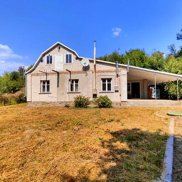 Продаж  будинку з гаражем у м. Васильків