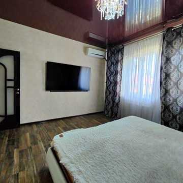 Продам 3 комнатная квартира метро Холодная Гора. Капремонт. Недорого!