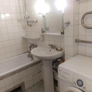 продаю 3 кімнатну на Троєщині, Рональда Рейгана ( Т. Драйзера) 20а