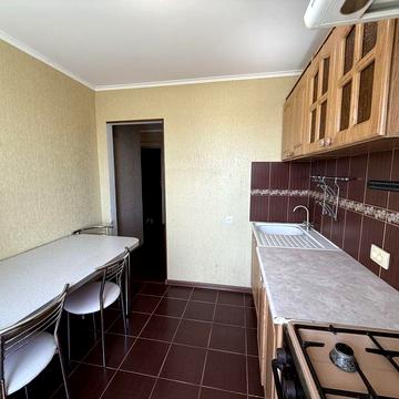 Продаж 2 кк квартири на  Замості Покращене планування ,роздільні кімнати , цегла , не кутова
