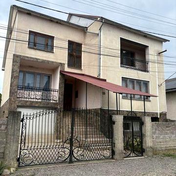 Продається будинок у Закарпатській обл. смт. Королево вул. Тисова 15