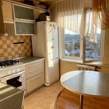 Продам 2х ком. квартиру на Бородинском, ул. Товарищеская 9/10