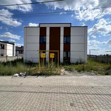 Продам котедж з міськими комунікаціями + газ , район Ювілейний , позаду Дріади ( авторинок) Без комісіі.