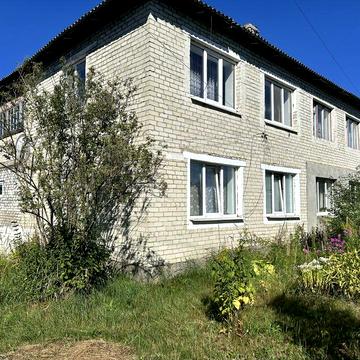 Продам квартиру та земельну ділянку під забудову в самому центрі села Сновидович