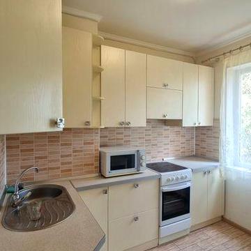 Оренда квартири на Таврійському . Третій поверх . Не кутова .