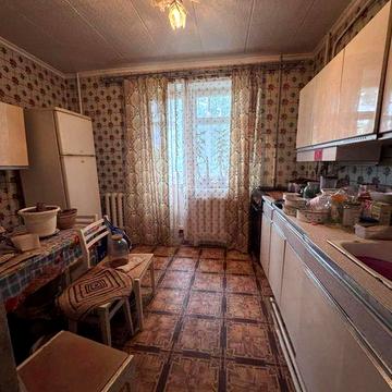 Продам двокімнатну  квартиру чеського планування на 2 поверсі