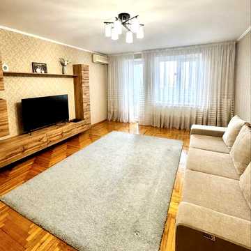 Продаж 3-х кімнатноі квартири біля метро