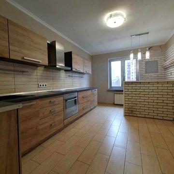 Продаж 3-к. квартири. Позняки. Григоренка, 14. Третій поверх . 2 санвузли. Генератор