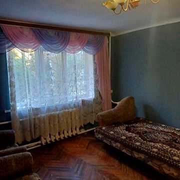 Продам 1 квартиру в цегляному будинку,Голосієво,метро Васильківська.Терміново!