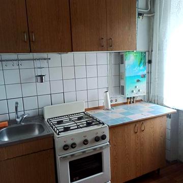 Здам 2х кімн квартиру Святошинський р-н в 200 м від ст м Святошин.