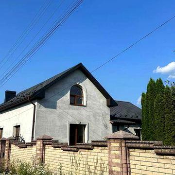 Продається будинок у центрі Микитинців, 12 соток, гараж, літня кухня.