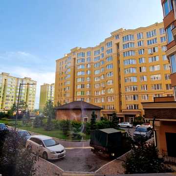 Клубна вул., 10