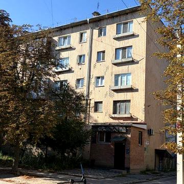 Продам 1-комнатную квартиру в районе старого автовокзала, рядом с 9-й школой и Рембыттехникой.