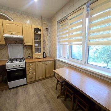 Продаж 2 кімнатна  73 кв м Бородянка центр