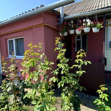 Продам Квартиру 2-кімнатну +земельну ділянка