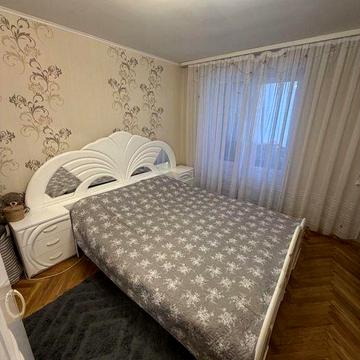 Квартира 3к-кімнатну  відродження три кімнати