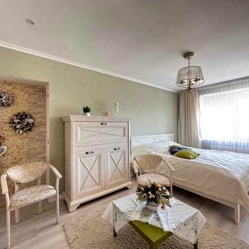 Продається 2-рівнева квартира 137,3м2 з гарним ремонтом на вул. Зелена