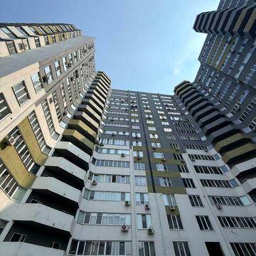 Продаж 2-кімнатної квартири з видом на Дніпро в центрі міста