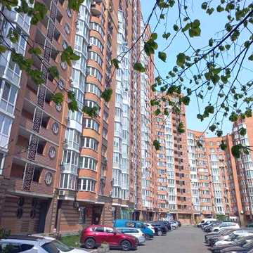 Осіння 33 метро Академмістечко