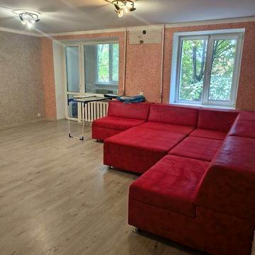 Продам чотири кімнатну квартиру