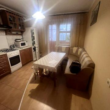 Оренда 1-кімнатної квартири 55м2 у Вишневому, вул.Машинобудівників, 4 поверх
