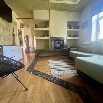 Оренда 2 км квартира в особняку з подвірʼям Вяч Чорновола